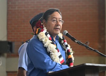 Arce autoriza las clases virtuales y el horario continuo en el sector publico y privado