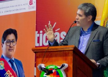 John Arandia: “37 carreras, digno de reconocer el trabajo del Rector Carlos Condori”