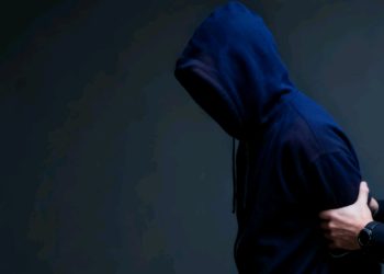 Capturan a joven acusado de golpear a menor en plena vía pública