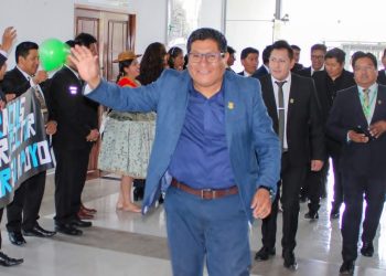 «La participación electoral es una muestra de madurez y de compromiso con el futuro de El Alto» dijo el Rector