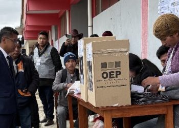 Beymar Gutierrez vota en Viacha y pide voto consciente y pensando a futuro