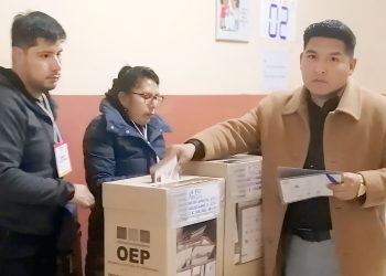 Vote pensando en nuestras familias, nuestros barrios y el futuro de La Paz” dice Rocha