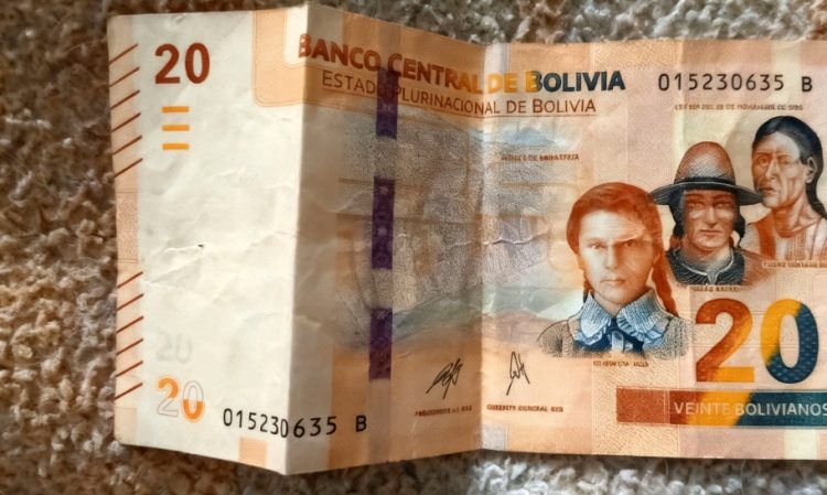 Comerciantes denuncian que bancos y negocios aún no aceptan los cortes de Bs 10, 20 y 50