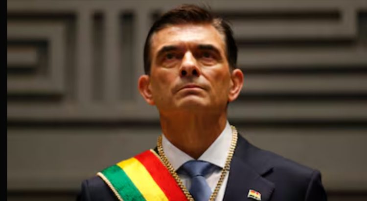 Problemas técnicos obligan a reprogramar viaje de Rodrigo Paz a Miami