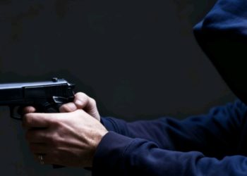 “Broma” para redes sociales termina con youtuber detenida por la policía