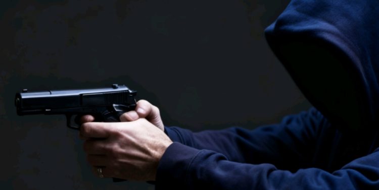 “Broma” para redes sociales termina con youtuber detenida por la policía