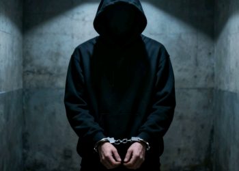 Capturan a prófugo acusado de explotar a una adolescente boliviana en Argentina.