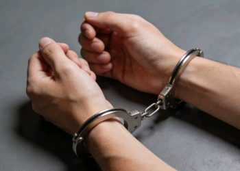 Andrónico alerta deuda de hasta cinco meses y cuestiona la situación económica del país