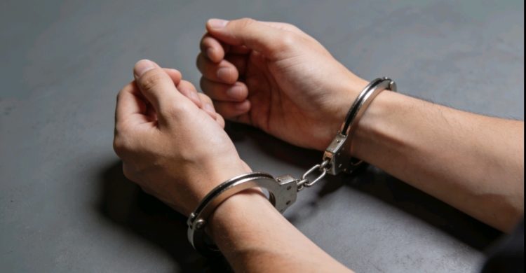 Andrónico alerta deuda de hasta cinco meses y cuestiona la situación económica del país