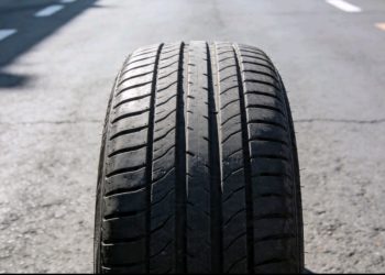 Accidente en Obrajes involucra transporte escolar y minibús