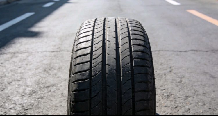 Accidente en Obrajes involucra transporte escolar y minibús