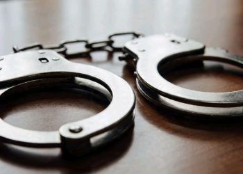 Accidente en Obrajes involucra transporte escolar y minibús