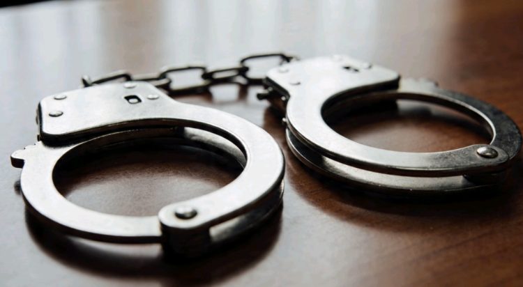 Accidente en Obrajes involucra transporte escolar y minibús