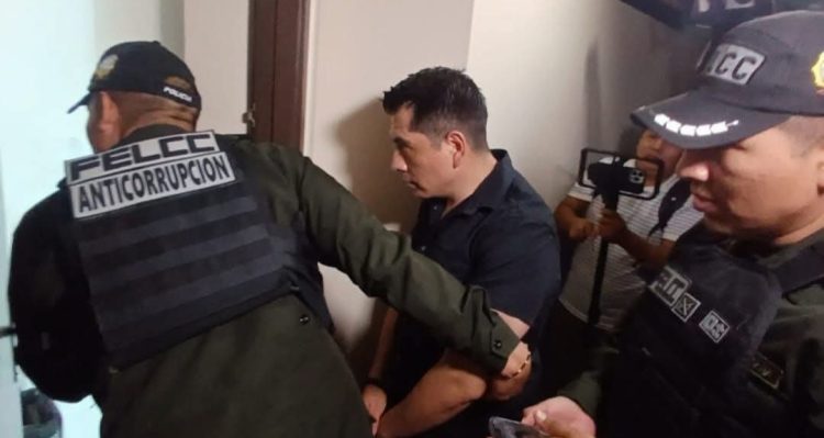 Juez dicta arresto domiciliario para ex edecán vinculado al caso maletas