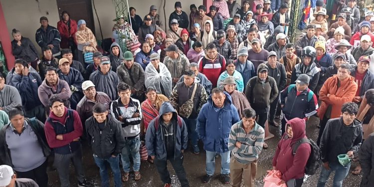 Cocaleros afines a Evo toman retén de UMOPAR y obligan al repliegue policial