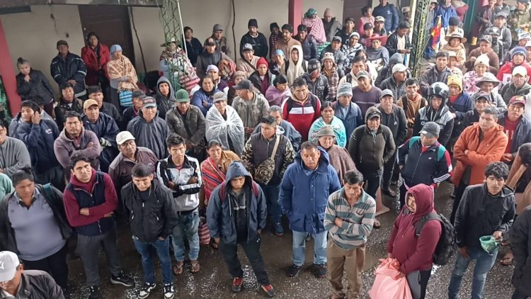Cocaleros afines a Evo toman retén de UMOPAR y obligan al repliegue policial