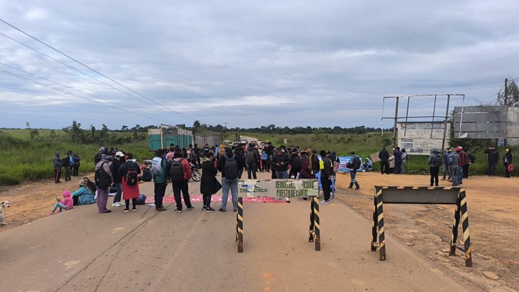Magisterio rural paraliza Pando con bloqueos y toma de oficinas educativas