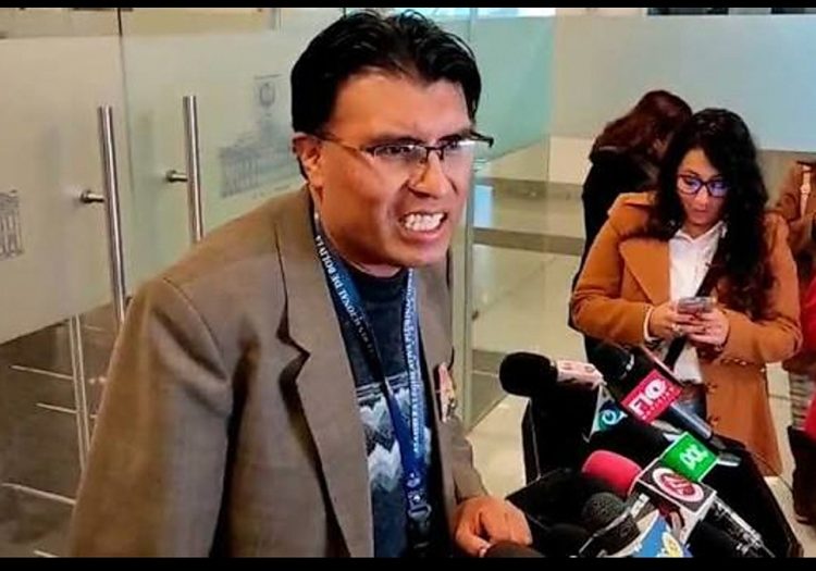 “Indignación en la UPEA: estudiantes repudian frase de Nilton Condori y exigen su renuncia”