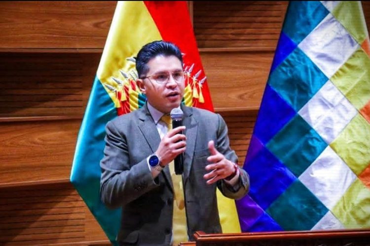 Manolo Rojas pide firmeza ante los bloqueos y apuesta por pacificar Bolivia